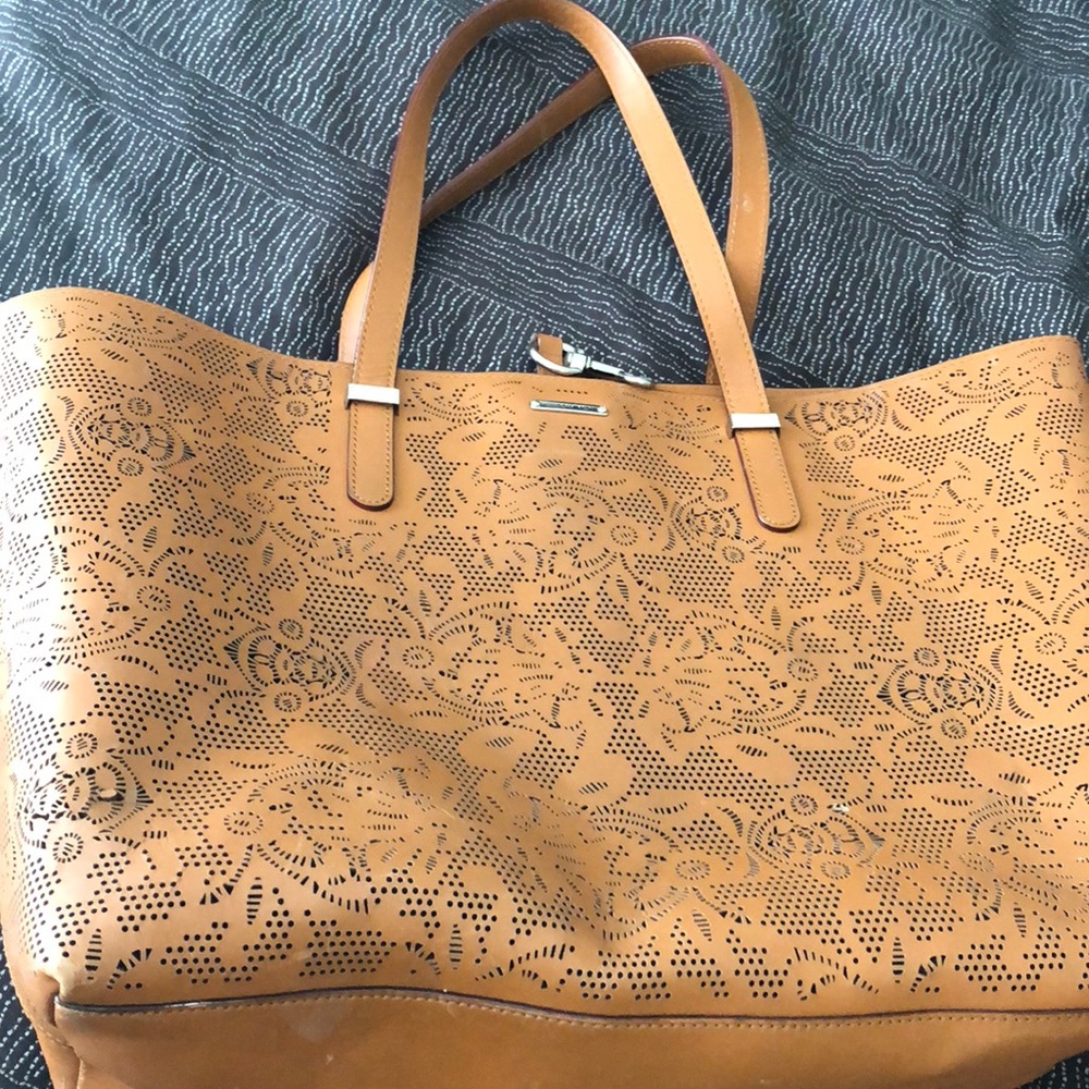 Tan tote